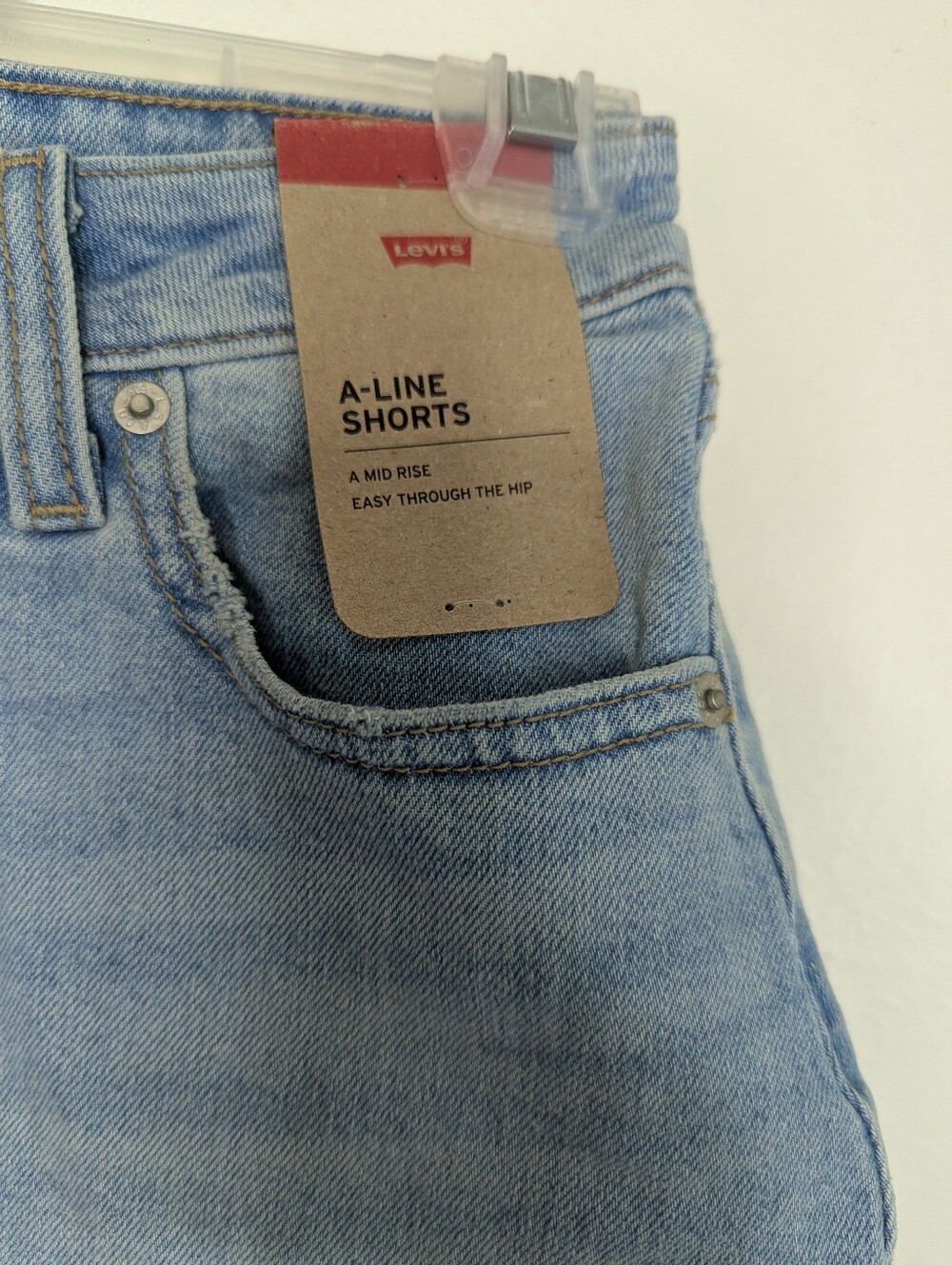 NWT Levi's Women's A-Line Denim Shorts Size 24 - Picture 2 of 6